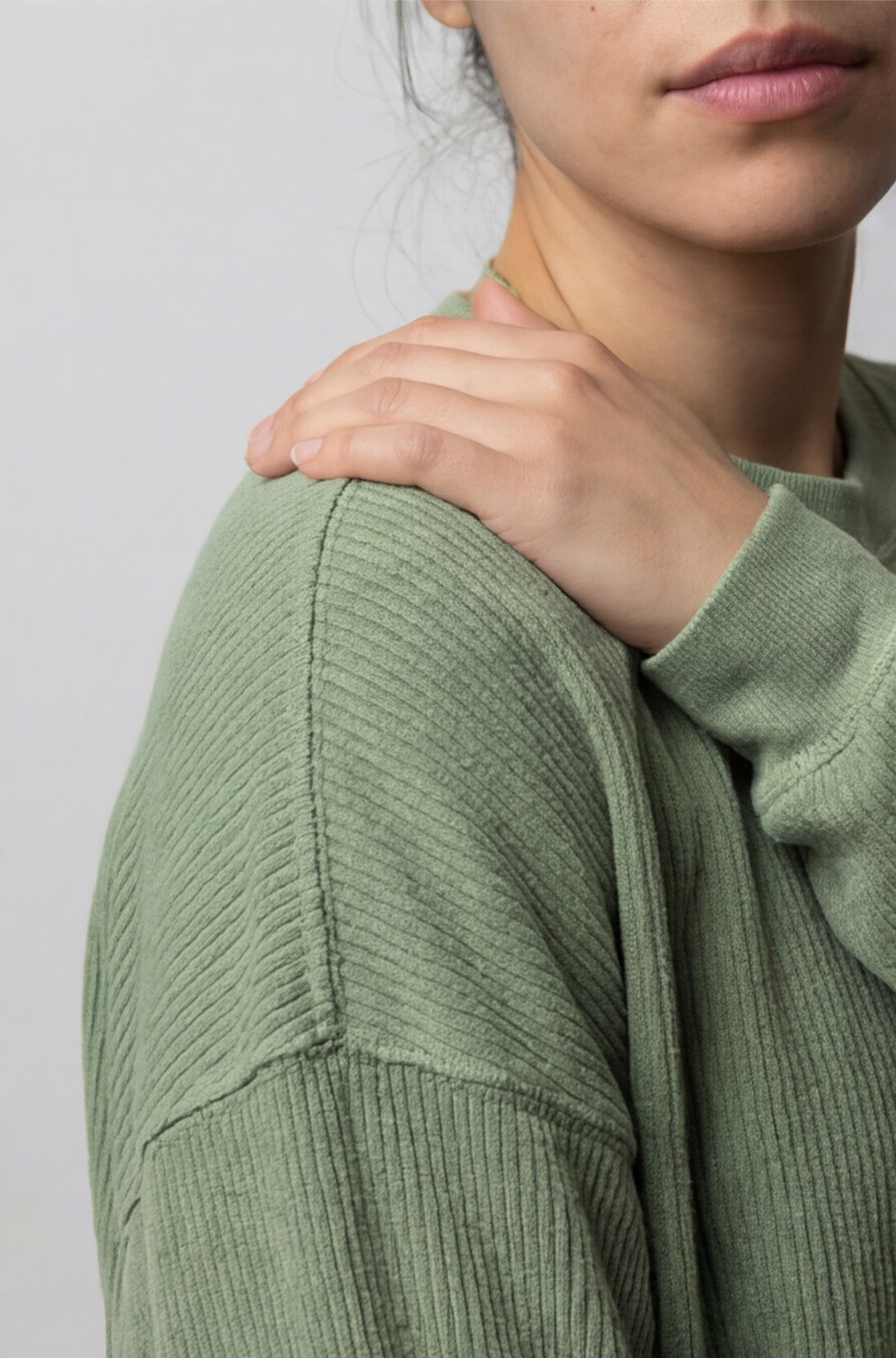 The Meadow Ribbed Oversized Pullover in Grass Green
