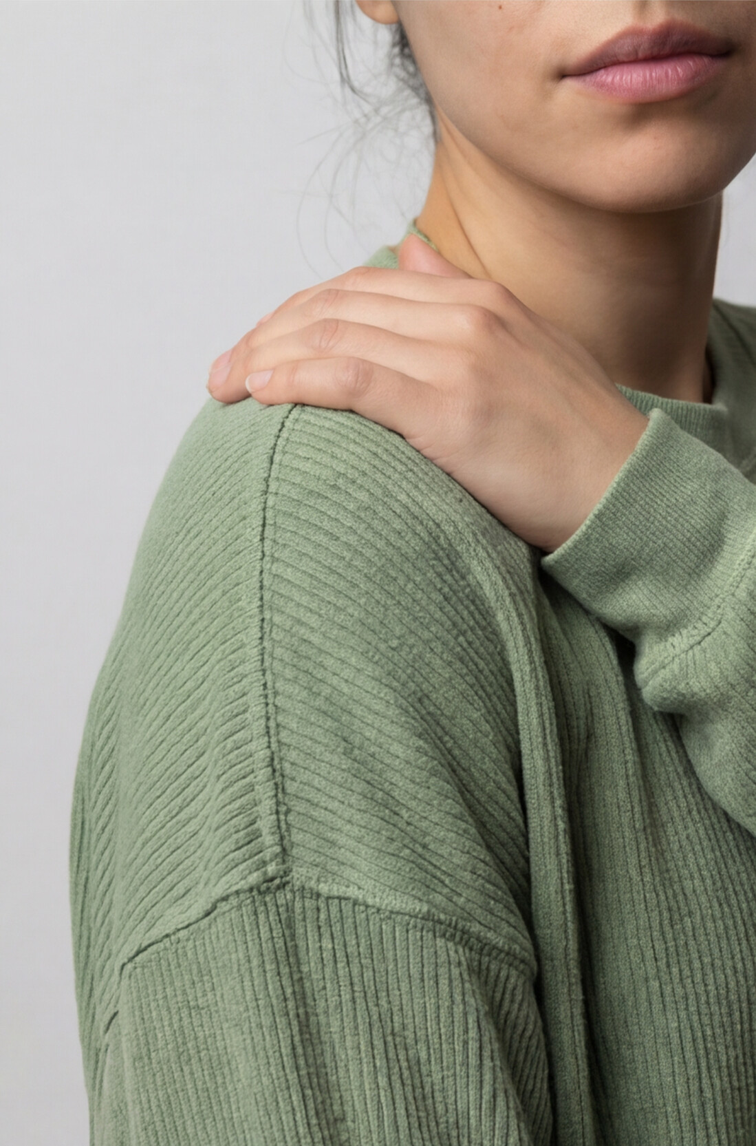 The Meadow Ribbed Oversized Pullover in Grass Green